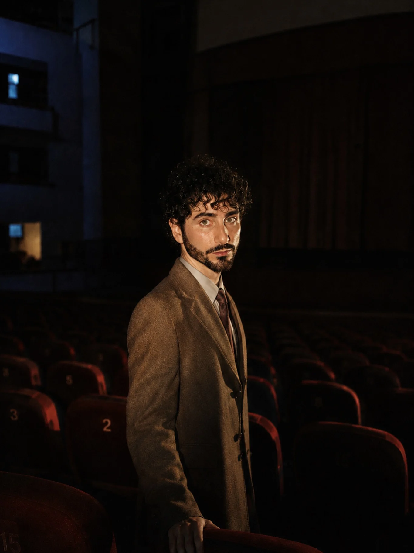 “I want listeners, after a concert, to believe that music is necessary to give explanations, to console, to channel…”  — Víctor Jiménez Díaz
@nuvol_com “Valors de la clàssica”, 2021  A concert is more than a performance.  It can offer a way of understanding what cannot always be explained in words. It can give shape to memory, grief, hope, longing and the questions that remain unanswered.  For Víctor Jiménez Díaz, the responsibility of the artist does not end with the final note.  Music can still be necessary.  📸 @sound.movement.management  #VictorJimenezDiaz #MaleContralto #ClassicalMusic #Opera #LivingMusic