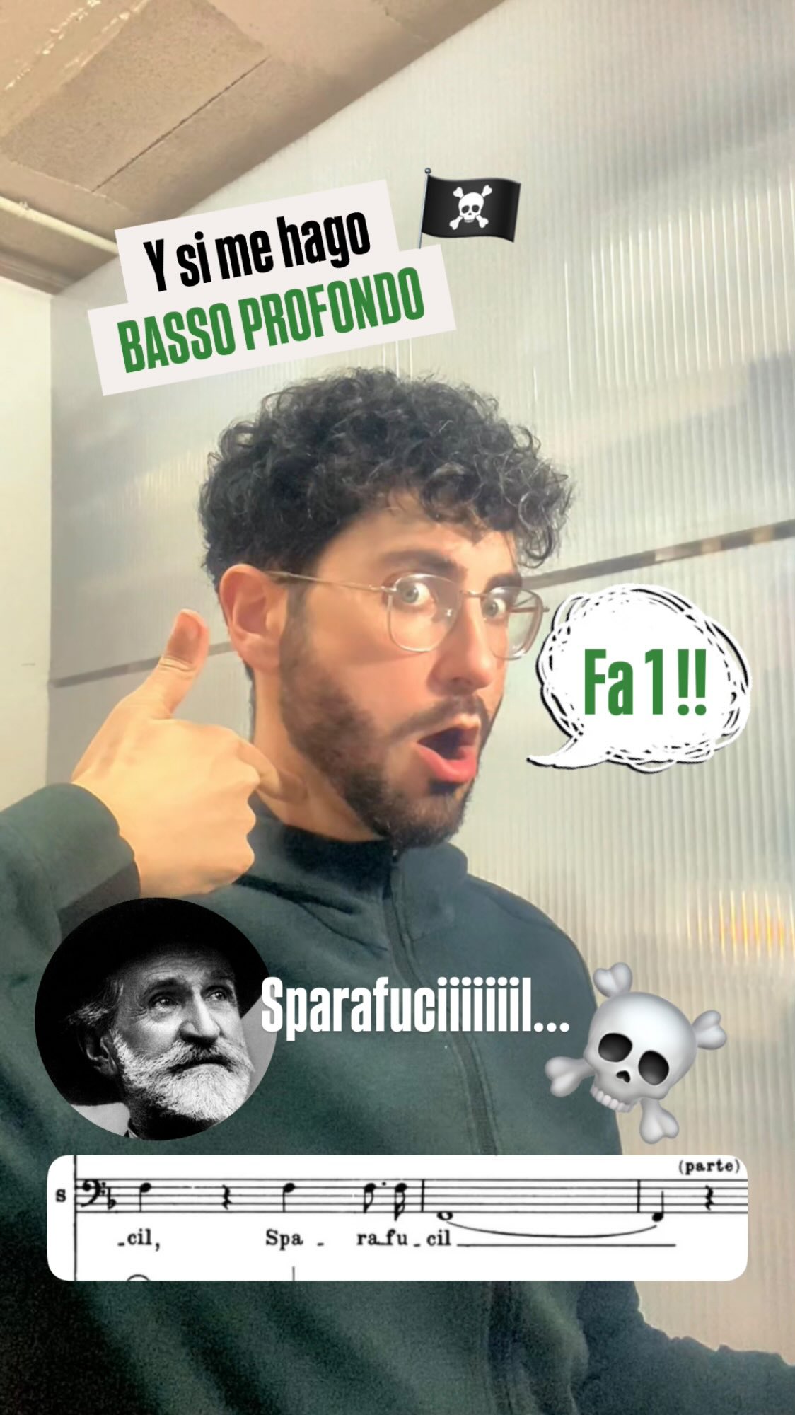 😨¿Un contratenor cantando de bajo?  🕊️Sí. Pero no por “milagro”, ni por “naturaleza”.  👨🏻‍🔬Por técnica, estudio, comprensión del cuerpo, del sonido y de la historia vocal.  📚Este fragmento pertenece al duetto “Quel vecchio maledivami” de Rigoletto (Verdi), donde el personaje de Sparafucile concluye con un Fa1 (F2 en notación anglosajona): una de las notas más graves escritas para bajo en la literatura verdiana.  🎧🎙️Aquí la exploro desde mi vocalidad de contralto, no para apropiarme de otro registro, sino para mostrar que la voz no es un límite, sino una construcción.  🫁🗣️🎶Soporte, compresión de los registros, gestión del aire, resonadores craneales y —muy importante— física del sonido, sometida a la escucha, la voluntad, la ética y el compromiso con el repertorio.  ☝🏼Este vídeo no es un reto. Es una propuesta pedagógica. Una forma de decir:
🤗“Si yo puedo entenderlo, tú también. Solo necesitas saber cómo.”  🌱Porque el instrumento tiene límites anatómicos, pero la voz no es solo lo que se tiene, sino lo que se decide habitar.🌿  🎼🔎Puedes buscar este duetto completo en YouTube o consultar la partitura de Rigoletto (Acto I, escena 2). Escucha cómo Verdi usa ese Fa1 para Sparafucile como umbral sonoro de la fatalidad: presagio y personificación al servicio de la tragedia inevitable.  #VíctorJiménezDíaz #VocalTechnique #VoiceScience #Countertenor #Contratenor #BassVoice #BassoProfondo #BassoBuffo #OperaVoice #VocalPedagogy #VoiceExploration