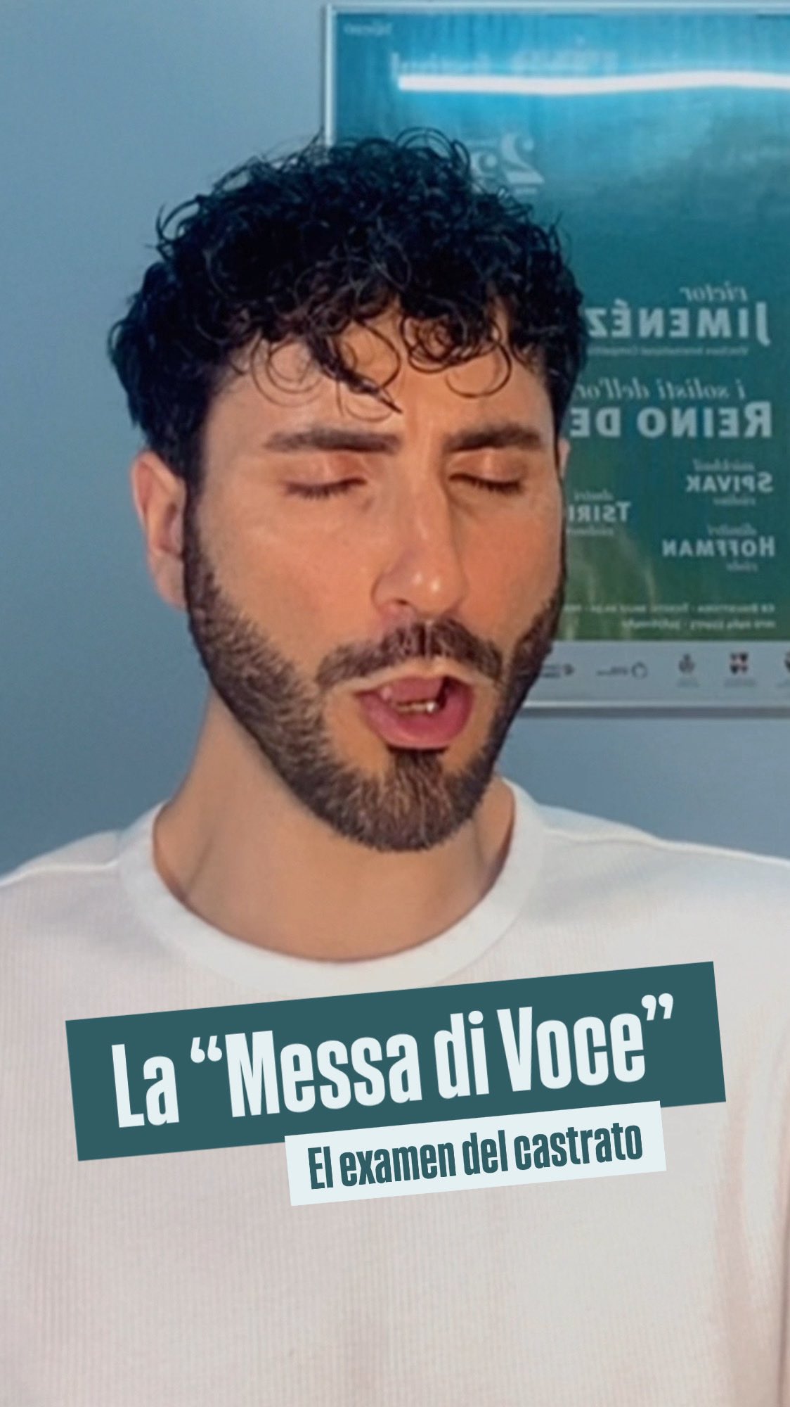 📲 Nuevo Reel desde mi piano, iPhone en mano, voz en marcha…  🎙️Hoy comparto un ejercicio esencial del bel canto histórico: la messa di voce. Una sola nota. Una sola respiración. Un arco completo de dinámica vocal: del pianissimo al fortíssimo… y de vuelta.  📚Tras compartirlo en stories, muchos me habéis preguntado por el término, uso y origen. Por eso lo publico como post, con más contexto técnico e histórico.  📜La messa di voce no es simplemente regular el volumen. No es solo un crescendo ni un decrescendo. Es un gesto codificado en el siglo XVIII, descrito por Giambattista Mancini como “el medio más seguro para conocer si un cantante posee verdadero dominio de su instrumento”.  🔍“Messa” viene de mettere (poner, colocar). Implica colocar la voz en su sitio. Emitir cada nota de la tesitura, en toda su gradación dinámica, con precisión, proyección, pureza y belleza.  ⚠️Hoy se usa el término de forma más generalizada, incluso para frases o gestos dinámicos. No es del todo incorrecto, pero sí una desviación terminológica: cada gesto tiene su nombre (crescendo, decrescendo, etc.).  🎧Una verdadera messa di voce exige ese recorrido completo en una sola nota, como lo practicaban los castrati. En este clip muestro cómo sostener una nota durante unos 20 segundos, creciendo y decreciendo sin perder color, sin necesitar implicar el vibrato, y manteniendo a raya la tensión.  🧐Es un ejercicio de eficiencia vocal, no de espectáculo. Una forma de autoverificar la emisión y detectar limitaciones, fatiga o desbalances que vayan surgiendo debido a un mal hábito en la práctica.  🫂Si eres cantante, estudiante, docente o simplemente alguien que ama la voz… este clip es para ti.  😇¿Conocías este término? ¿Lo usas correctamente? ¿Qué más conceptos te gustaría que explicase?  📨Déjame tus preguntas, tus observaciones, tus dudas. Seguimos construyendo juntos.  🫶🏼Estoy en redes como @MrJimenezDiaz. Aunque estoy preparando mi próxima producción escénica, sigo aquí, compartiendo y pensando en voz alta.  #Contratenor #MessaDiVoce #TécnicaVocal #CantoLírico #VíctorJiménezDíaz #PedagogíaVocal #OperaSinger #CantoBarroco #BelCanto #Resonancia #Squillo #Maschera #Chiaroscuro #Castrati