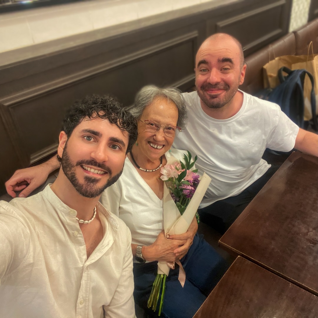 L’extraordinari @joelbardolet amb el seu enstusiasta club de fans de @jjmmsabadell ( @garciajoanasoler & @mrjimenezdiaz ) després d’un colosal Concert per a violí, Op. 35, de P.I. Tchaikovsky amb l’ @orquestraseglexxi, dir. Jordi Mora 🎻🔥  Programa:
C. M. Weber - Obertura “Euryanthe”, Op. 81 
P.I. Tchaikovsky - Concert per a violí, Op. 35 
R. Schumann - Simfonia núm. 4 en Re menor, Op. 120  @sabadell_cat @jmcatalunya  Avui hi tornen al @palaumusicacat, aneu-hi 🙋🏻‍♂️