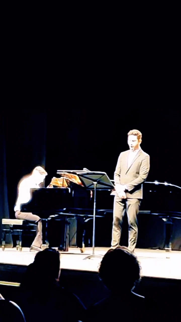 🕯️Seven years ago, @didac.barber and I debuted #Dichterliebe.  Today I am revisiting a short fragment from Song No. 10 — Hör’ ich das Liedchen klingen — taken from that very first performance.  A moment that shaped the way we have committed ourselves to every word, every breath, every gesture of simplicity, restraint and emotional truth. To inhabit its devastation is something that stays in the body and the mind for weeks.  While I was preparing myself for a career on stage — before Baroque and Classical repertoire, before the symphonic world, before being recognised as a male contralto — there was Lied. Ten years of living inside poetry, prosody, silence, and the intimate architecture of this endless universe.  And always with Dídac — my partner in crime since high school, colleague at the @conservatori.liceu, later a specialist in Lied and the Romantic repertoire at @esmuccat and, in the United States, @universityofhartford. Now based in Amsterdam. I cannot wait for the moment we make music together again. Miss you bro🙋🏻‍♂️  The Lied repertoire is one of those repertoires where countertenors are often met with scepticism. But for me, it has always been home. A space without vocal gymnastics, without the showmanship of the seventeenth and eighteenth centuries. A space of peace, clarity, reflection and sincerity. A space where the voice is asked not to impress, but to reveal.  As my symphonic path grows — Brahms, Mahler, Schoenberg and more large‑scale symphonic contexts in the coming seasons — I feel an even stronger need to remain connected to this musical world, as well as French Impressionism, Spanish, Catalan, Portuguese, Italian, English, Russian or Polish art songs, and the Romantic and early twentieth‑century canon.  I hope I can continue to sustain a balance between Baroque theatre, sacred music, chamber music, Classicism, Romanticism, twentieth‑century repertoire and new creation. At least one project of each, every season.  #Contralto #MaleContralto #Lied #Schumann